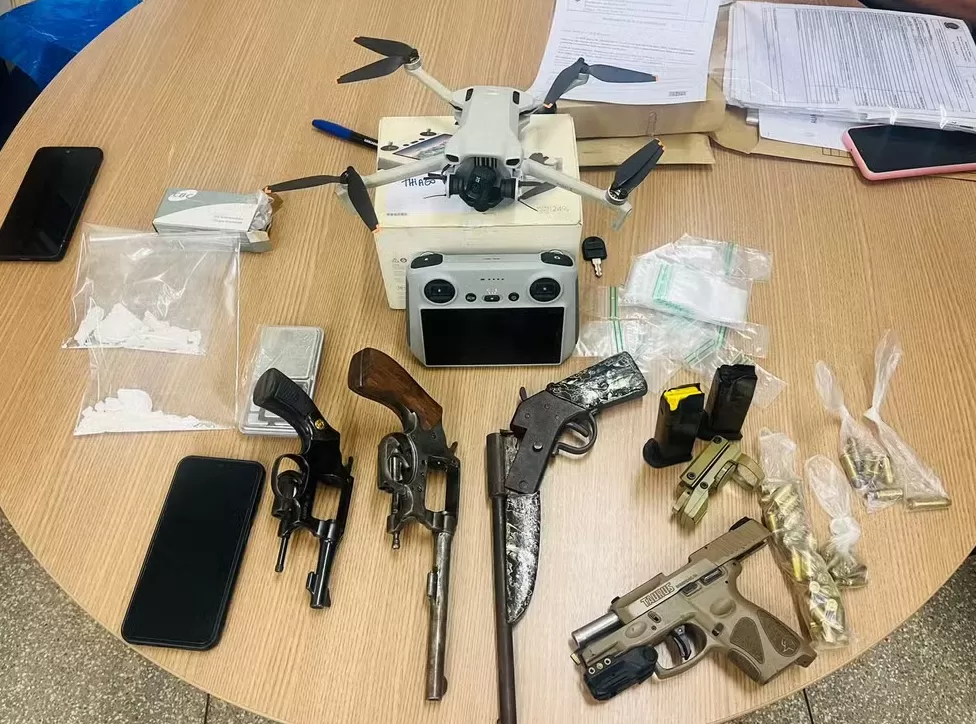 Objetos apreendidos durante opera&ccedil;&atilde;o em Rond&ocirc;nia &mdash; Foto: Pol&iacute;cia Civil/Divulga&ccedil;&atilde;o