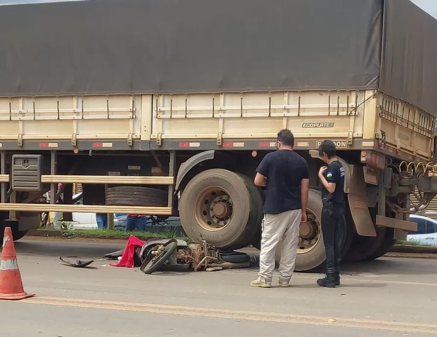 Motociclista Perde a Vida em Colisão com Carreta na BR-364 