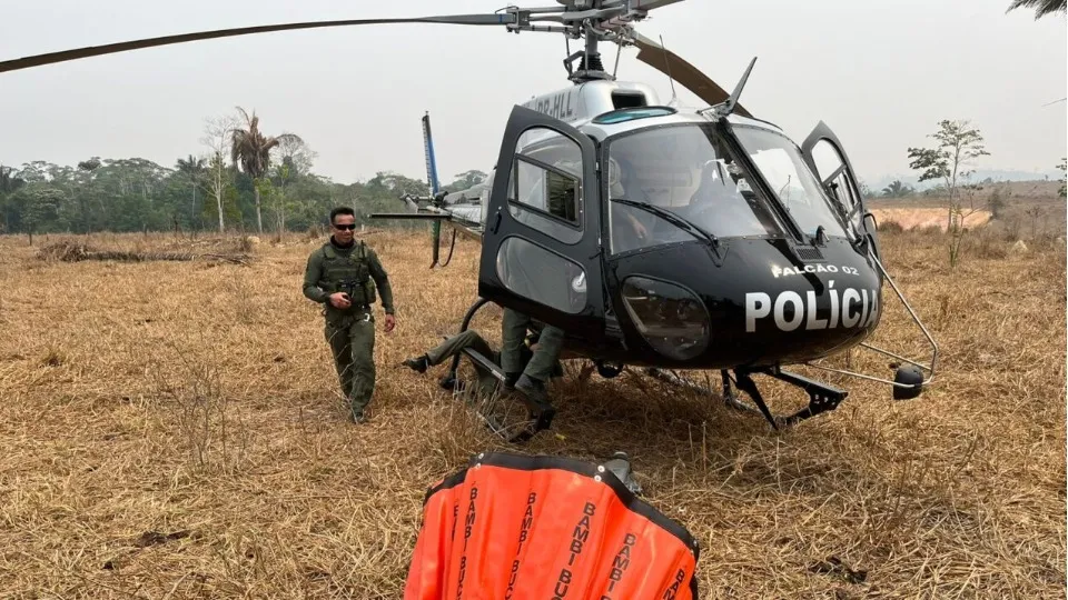 Governo de Rondônia Intensifica Combate aos Incêndios no Parque Guajará-Mirim com Helicóptero Falcão 2