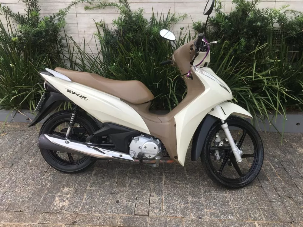 Mulher tem motocicleta furtada em Cacoal após descuido com chave na ignição