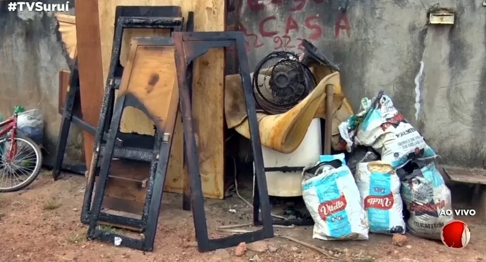 Criança Brinca com Fósforo e Provoca Incêndio Destruidor em Cacoal 