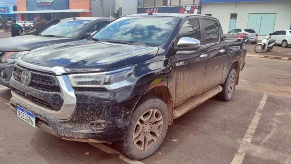 Polícia Militar de Cacoal Recupera Caminhonete Hilux Furtada em Ouro Preto do Oeste 