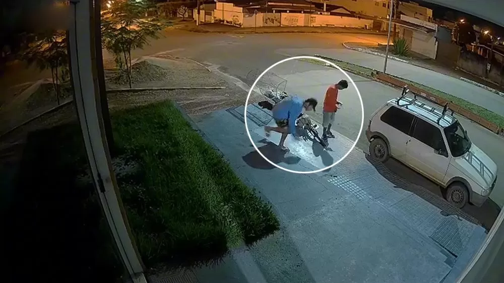 Vídeo: Ladrões Roubaram Escada de Veículo de Trabalho na Av. Cuiabá em Cacoal