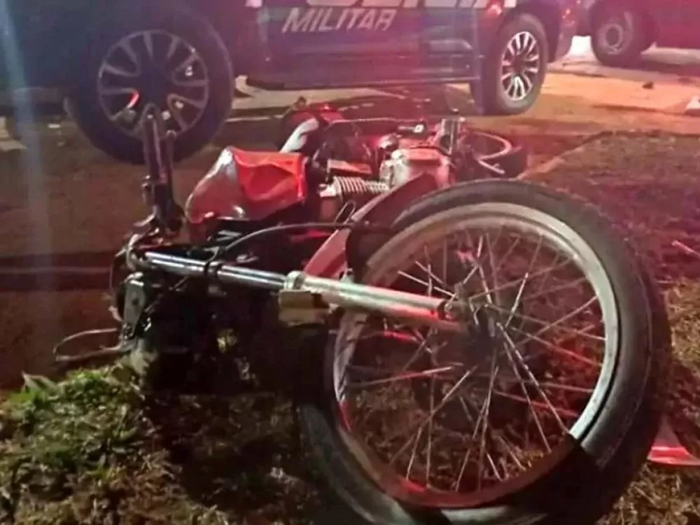Motociclista sem CNH Tenta Fuga Perigosa e Acaba se Acidentando na Rua Carlos Gomes