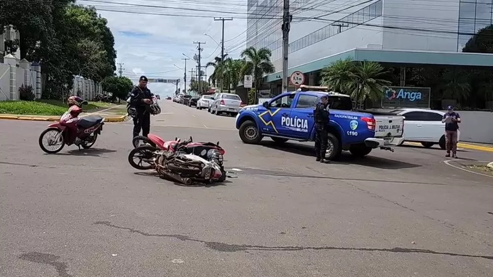 Vídeo: Acidente Grave Entre Motocicletas na Avenida Guaporé em Cacoal Deixa Duas Mulheres Feridas