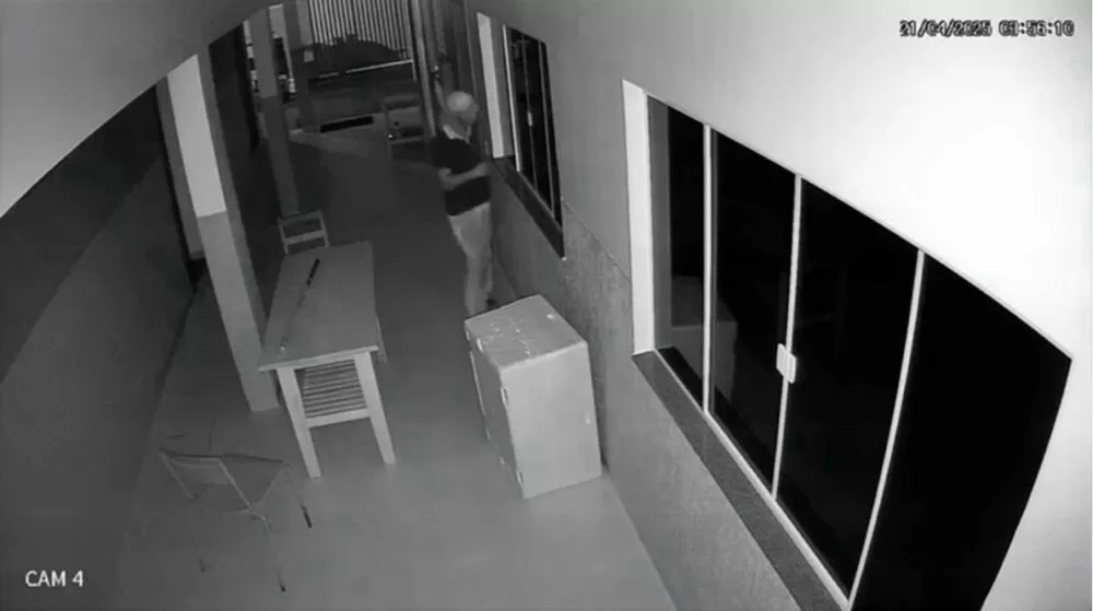 Igreja Cristã do Brasil é Alvo de Furto em Cacoal: Suspeito Leva Refrigerantes e é Flagrado por Câmeras