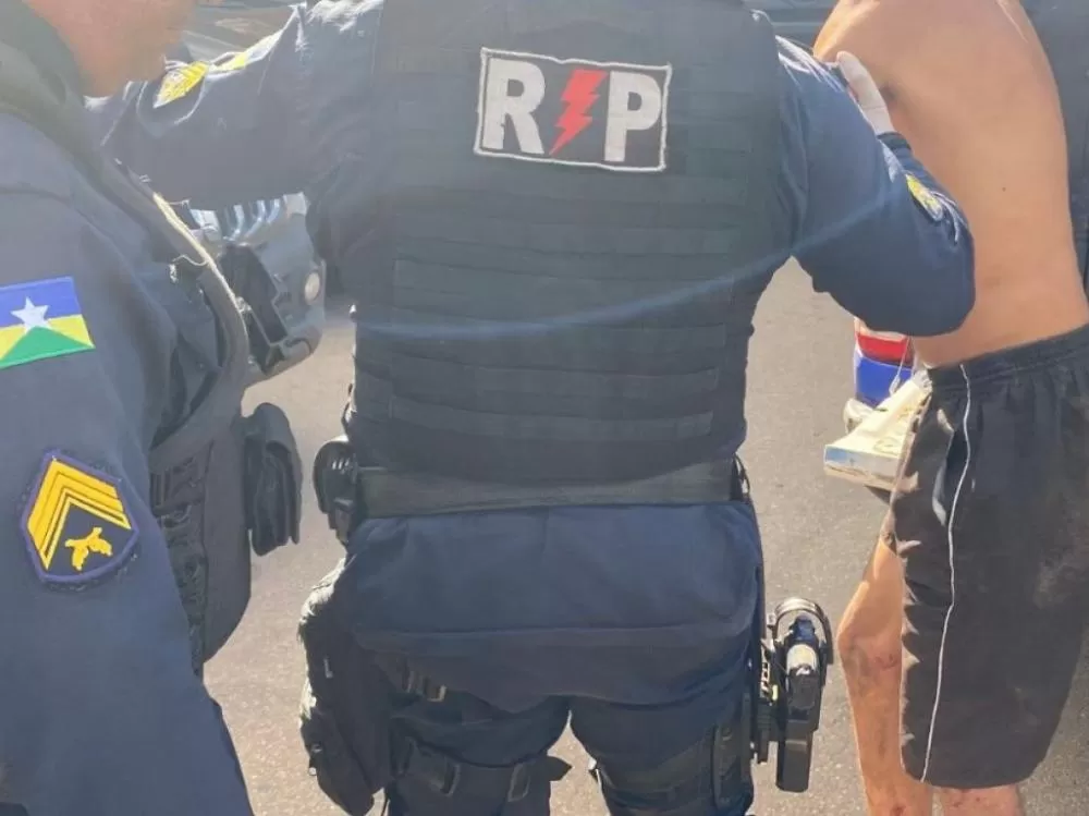 Cabo da Polícia Militar Atira nos Pés do Próprio Pai para Proteger a Mãe de Tentativa de Homicídio à Facadas