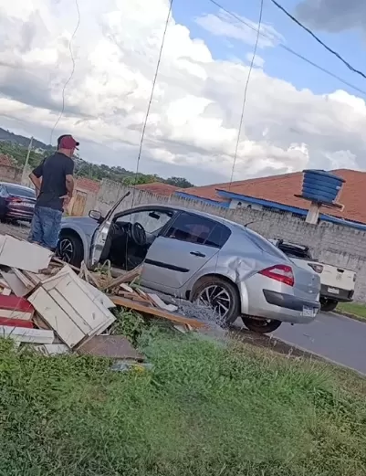 Grave Acidente em Cacoal: Fiat Strada Avança Preferencial e Causa Colisão no Centro da Cidade