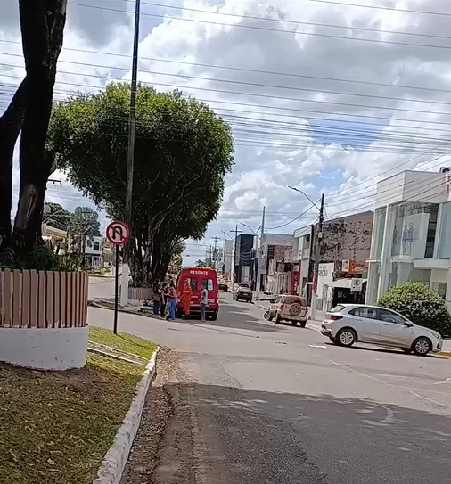 Acidente em Cacoal: Moto Boy Fica Ferido Após Colisão com Carro na Avenida Dois de Junho