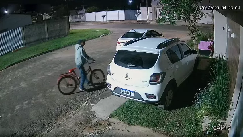 Vídeo: Câmera de Segurança Flagra Furto de Carro Recém-Comprado por Policial por volta das 4h20 da manhã