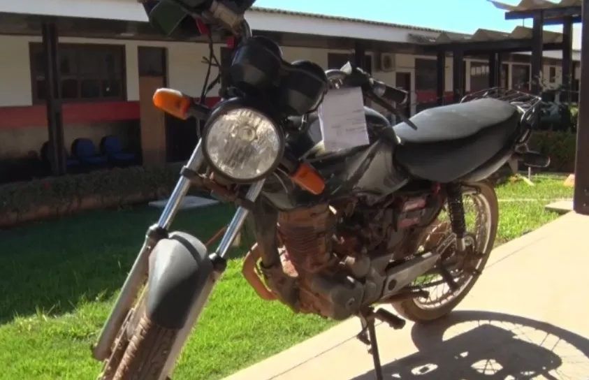Polícia Militar Recupera Moto Furtada em Cacoal: Veículo Encontrado com Homem no Bairro Paineiras