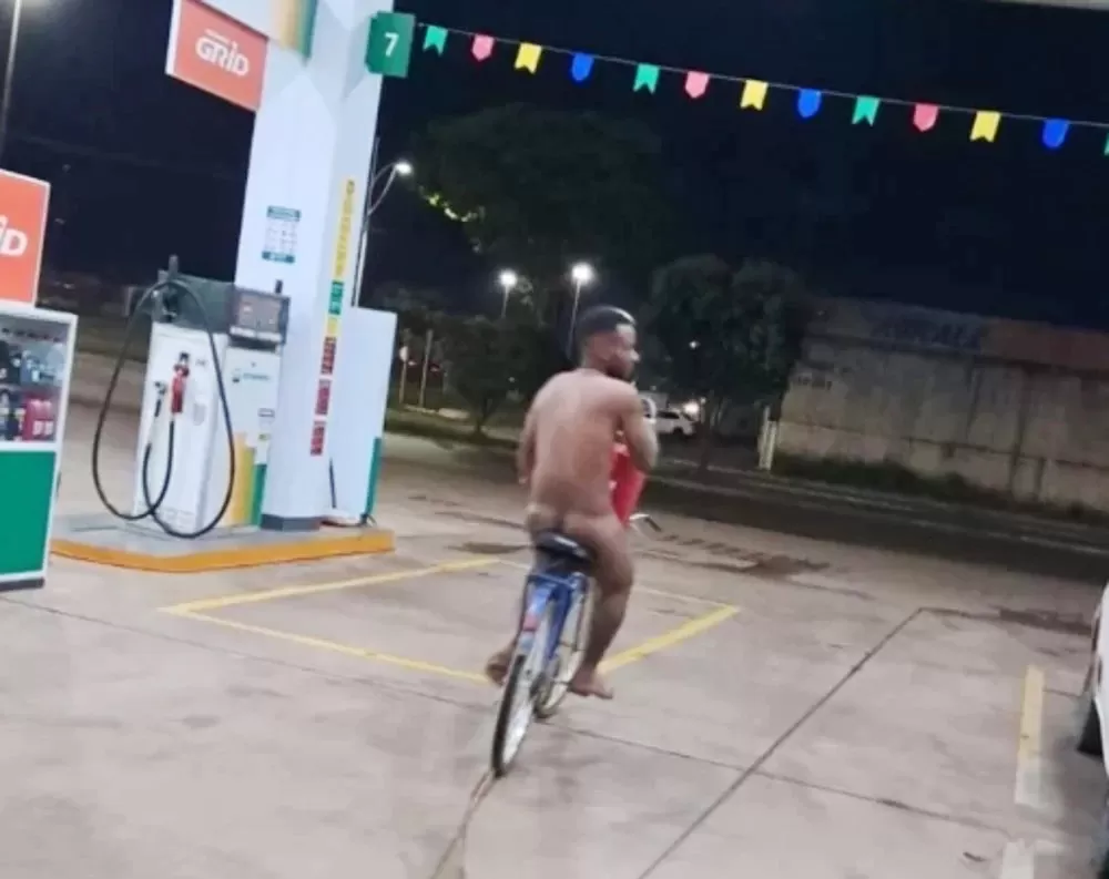 Vídeo: Homem Nu Invasor de Posto de Combustíveis em Rondônia furta Extintor e Viraliza nas Redes Sociais
