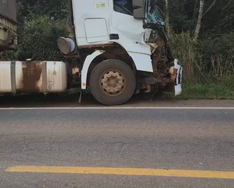 Vídeo: Grave engavetamento na BR-174 com tripla colisão envolve caminhões de empresas de Rondônia
