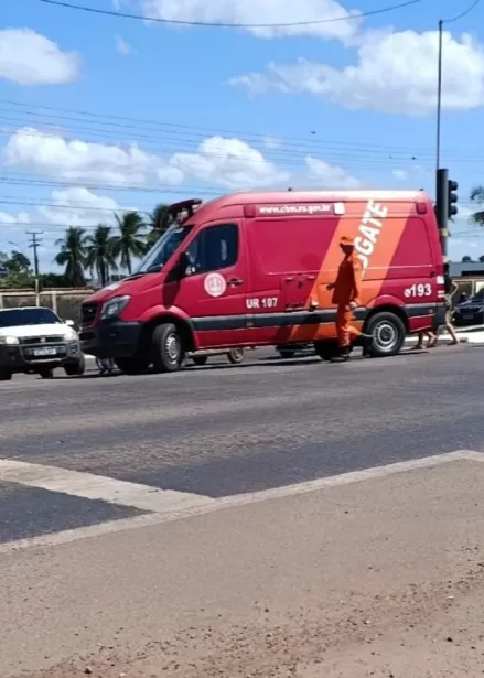  Mulher Sofre Acidente de Moto na Marginal da BR-364 em Cacoal e acaba Socorrida às pressas ao Hospital Heuro