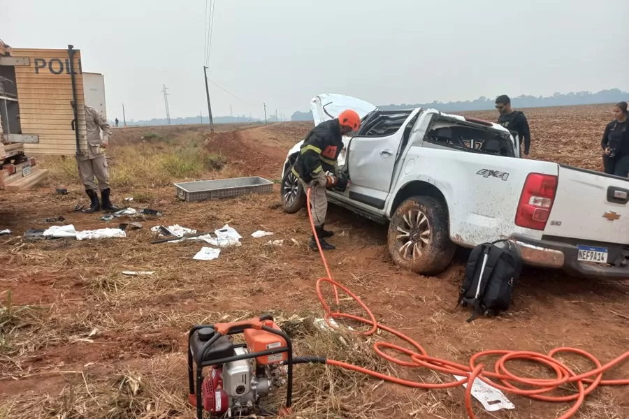 Motorista morre e passageiro se fere após capotamento de caminhonete na MT-170