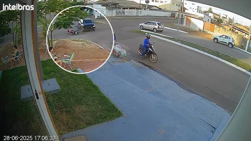 Vídeo: Motociclista é arremessado na pista após colisão no Jardim Clodoaldo em Grave acidente em Cacoal 