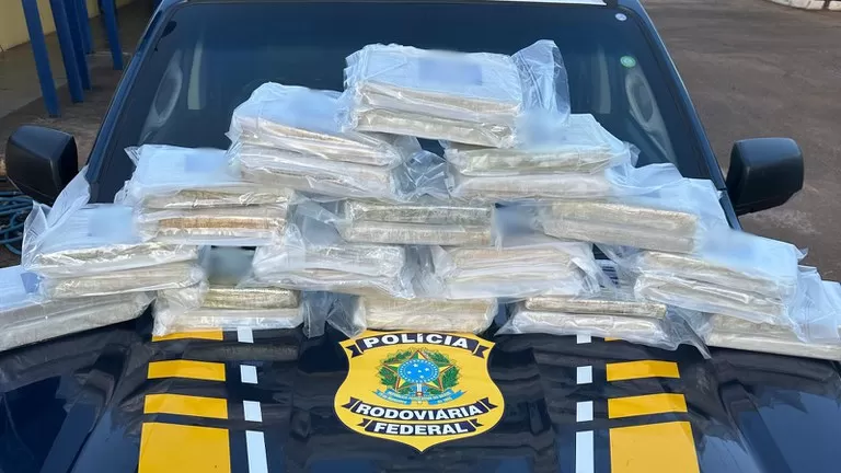 PRF em Rondônia apreende quase 33 kg de maconha em ônibus de viagem interestadual