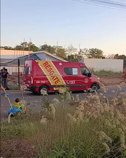 Violenta Colisão Entre Caminhão Caçamba e Motocicleta no Bairro Alvorada Deixa Mulher Ferida em Cacoal