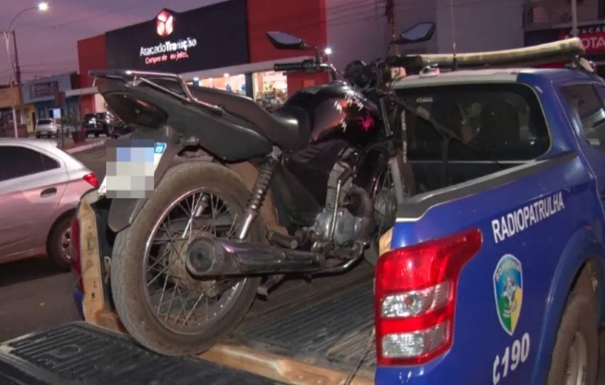 Confusão em Cacoal: Abordagem de Trânsito Termina com Mulher e Adolescente na Delegacia Após Ameaças a Policiais