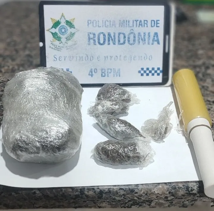 Boca de Fumo no Residencial Vale Verde: Jovem de 22 Anos é Presa em Cacoal com Mais de 300g de Maconha em Ação Rápida da PM 