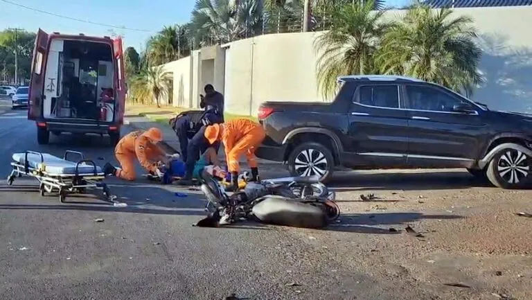  Mais um Grave Acidente no Bairro INCRA envolvendo uma motocicleta e um carro no cruzamento da Rua Rondônia em Cacoal
