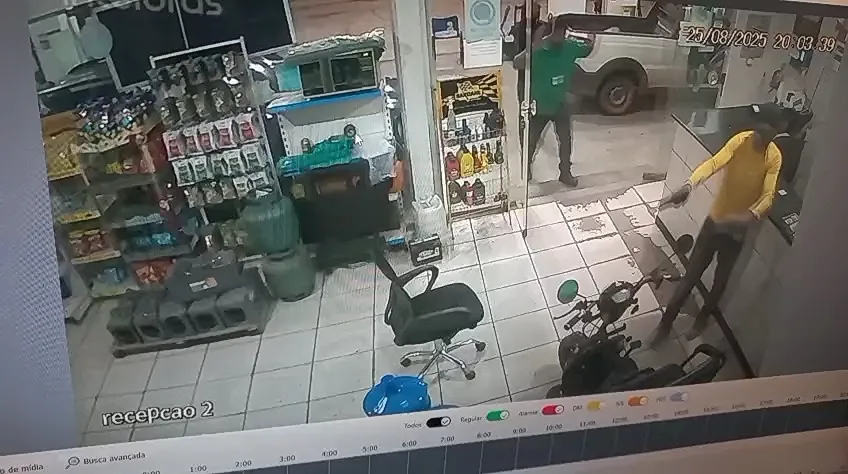 Vídeo Mostra toda a Ação de Ladrões Armados Roubando Posto em Rondônia – Um dos Criminosos Nem Esconde o Rosto 