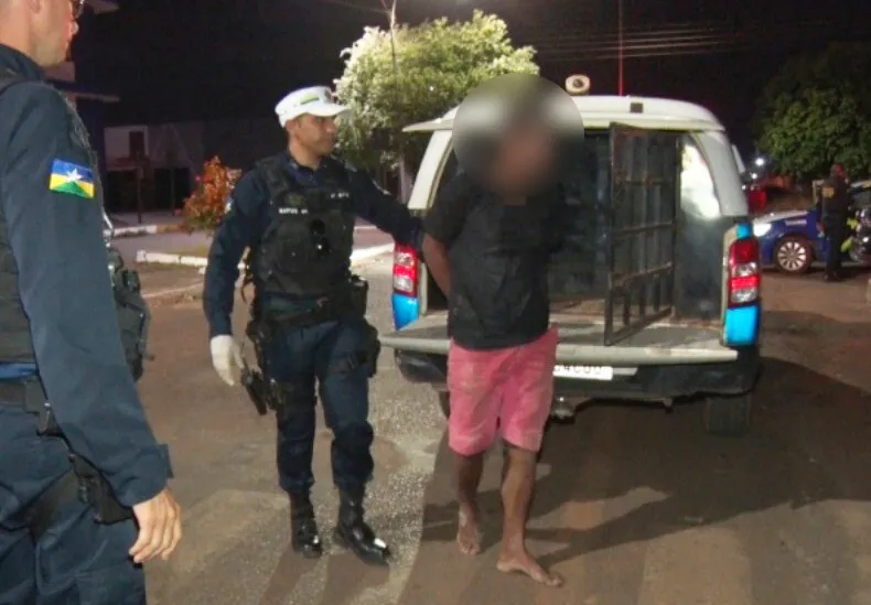 Homem em Surto Psicótico causa Terror em Casa no Parque Alvorada e acaba Preso em Cacoal — Completamente Desorientado