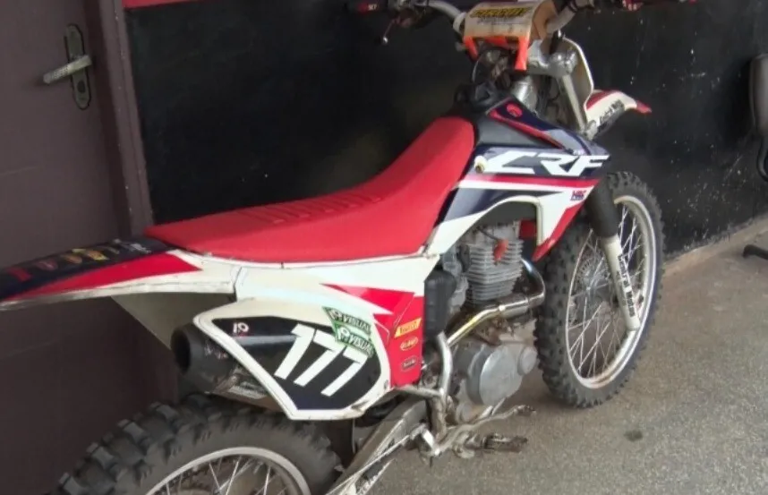 Após Denúncia Anônima em Cacoal Homem é Preso com Arma de Fogo e Moto Roubada Após Perseguição Tensa no Bairro Village do Sol