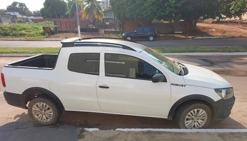 4º BPM de Cacoal de Cacoal Recupera Veículo Furtado Após Ação Rápida com Apoio da Vítima — Carro circulando na Avenida Amazonas