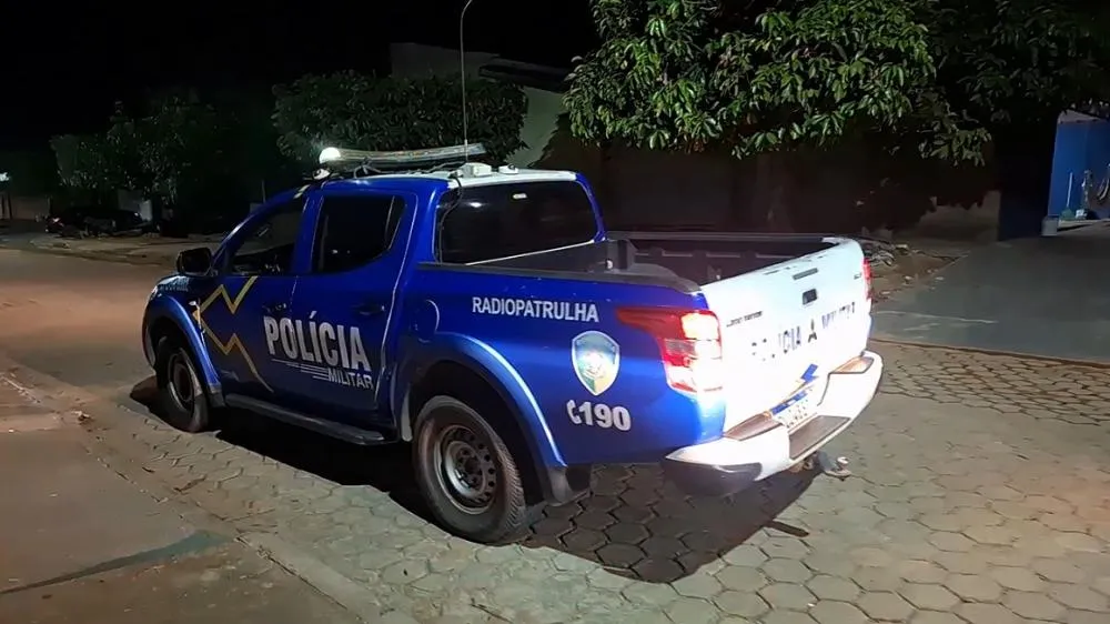 Cacoal em Alerta: Polícia Militar Estoura Casa e Apreende Arma Escondida em Cumprimento de Mandado Judicial