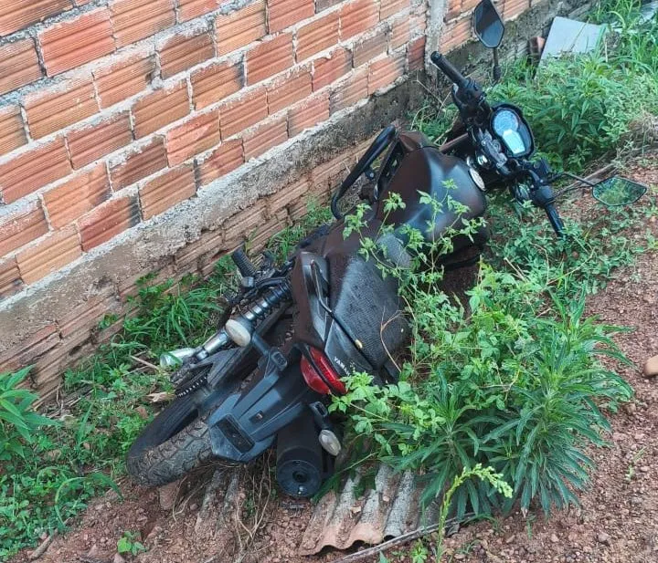 Polícia Militar Recupera Moto Furtada em Cacoal Após Achado Misterioso em Terreno Baldio no Jardim Clodoaldo