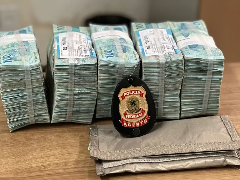  Polícia Federal Apreende R$ 500 Mil em Espécie em Operação Contra Crimes Eleitorais em Maceió