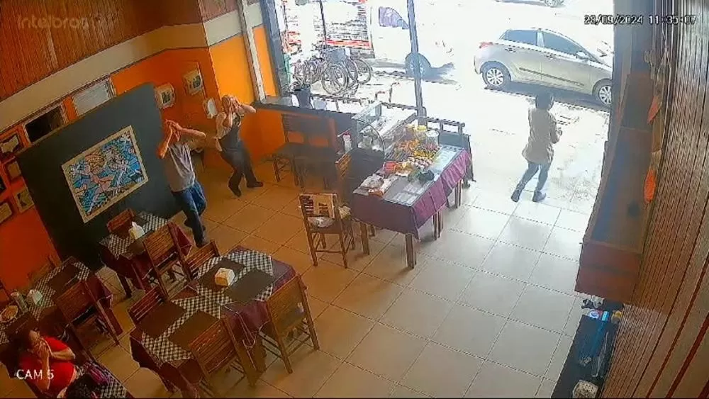 Vídeo Mostra Criança de Dois Anos Correndo de Restaurante Antes de Morrer Atropelada 