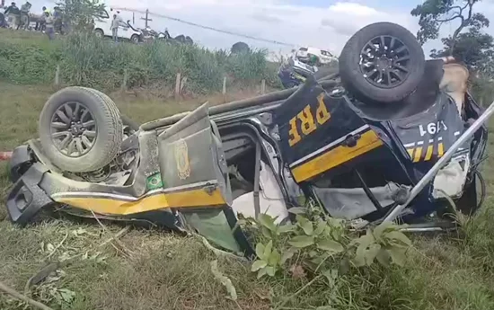 Atualização: Duas viaturas da PRF capotam na BR-364 em Rondônia e deixam policiais feridos — Vídeo impressiona