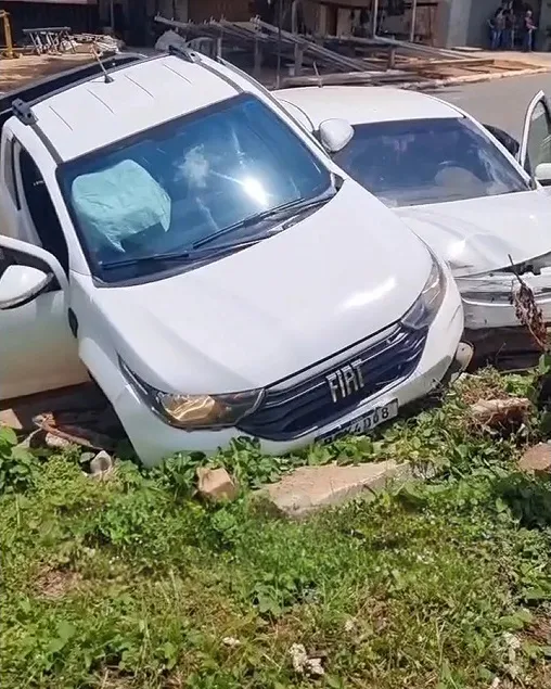 Grave acidente registrado em vídeo agora na Avenida Coronel Noronha com Santos Dumont em Cacoal