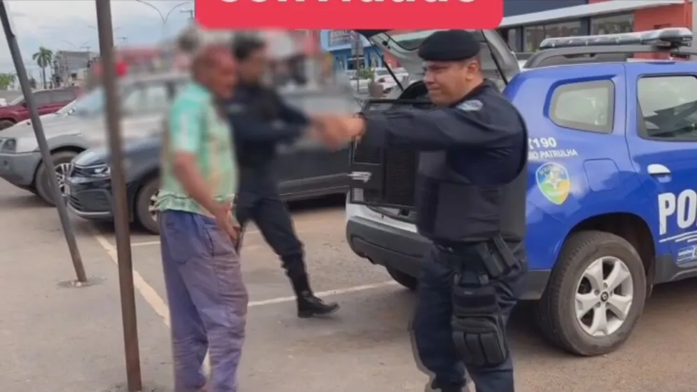 Homem embriagado invade reunião familiar, assedia mulheres, sofre agressões e é preso pela Polícia Militar