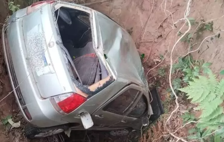 Pneu de carro estoura e provoca acidente na RO-494, em Primavera de Rondônia