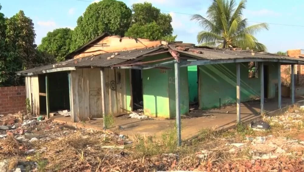 Incêndio destrói casa no bairro Vista Alegre em Cacoal  