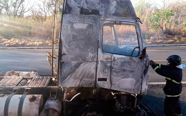 Carreta Incendeia Durante Viagem enquanto trafegava pela BR-364