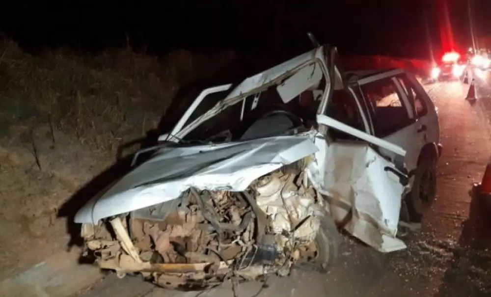 Colisão Frontal entre Fiat Uno e Picape Dodge RAM Mata Homem na BR-364