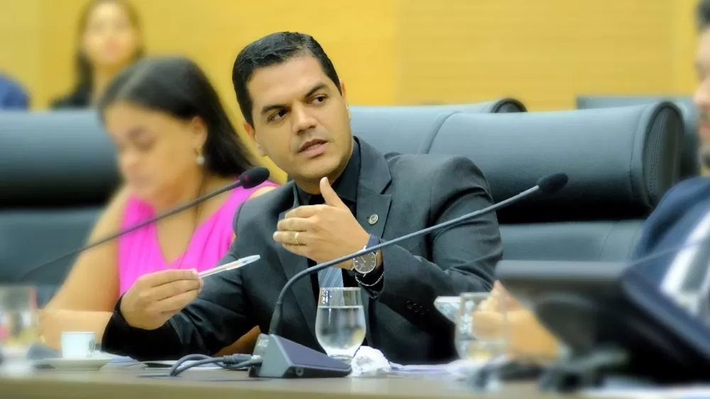 Deputado Cássio Gois cobra urgência da Energisa para resolver problemas de energia em Cacoal