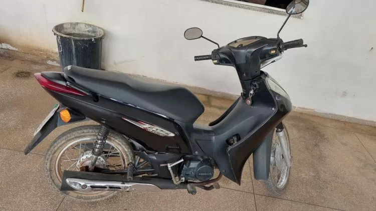 Motoneta C100 Biz com Baú Repleto de Dinheiro é Recuperada em Rondônia