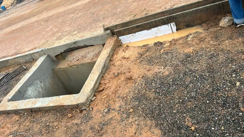 Após Temporal, Casa de Jovem e Esposa Grávida Fica Alagada