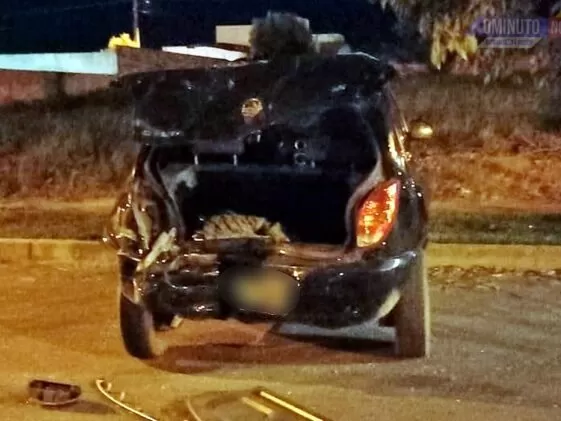 Vídeo: Acidente em Cacoal: Carro Foge Após Colidir com Veículo Estacionado