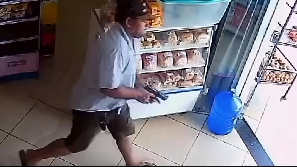 Vídeo: Empresário reage a assalto e derruba ladrão em Cacoal no Bairro Josino Brito
