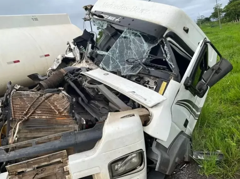 Vídeo: Acidente Grave com Carreta e Caminhão Caçamba no Anel Viário esta Manhã 