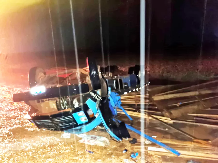Motorista é resgatado em meio às ferragens com vida após grave acidente na BR-364 