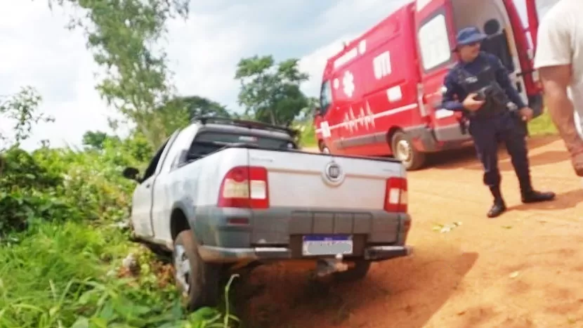 Motorista de Fiat Strada capota em Estrada Rural na Estrada Vicinal da Linha 01