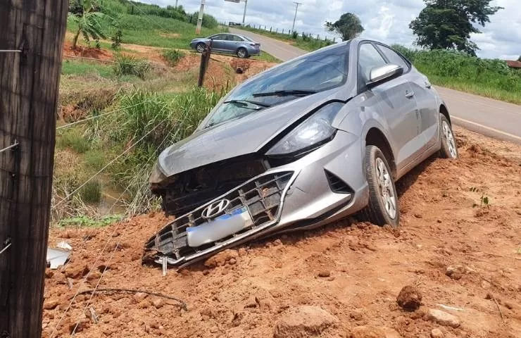 Motorista Perde Controle e Colide com Barranco Após Desviar de Animal na RO-135 no Km 01 