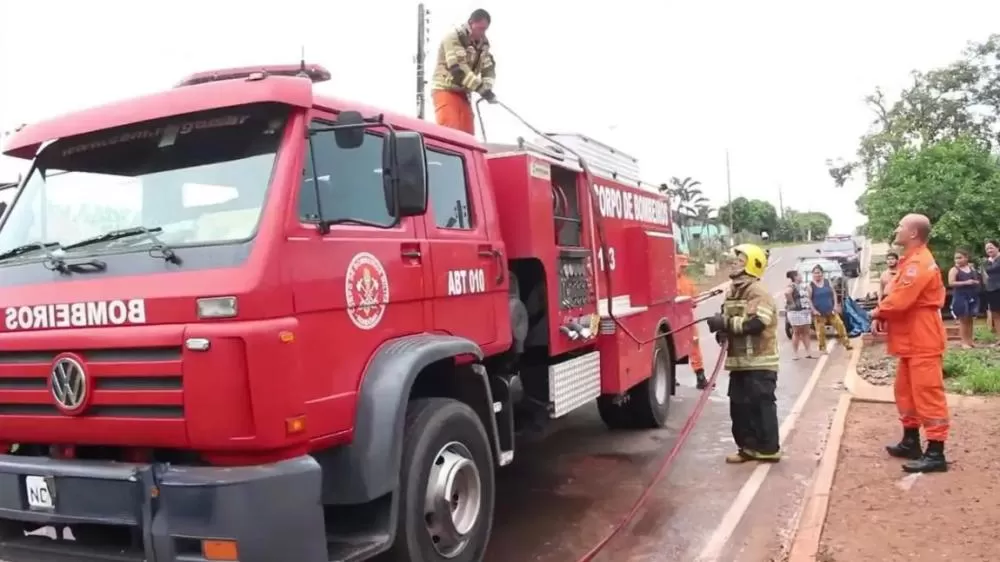 Incêndio Devastador em Cacoal: Residência do Parque Brizon em Chamas; Polícia Investiga Possível Crime